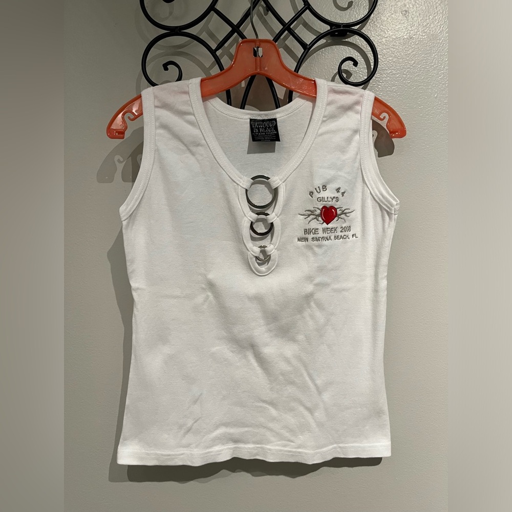Vintage 2008 Pub 44 GIlly’s Ladies Top 
RARE FIND